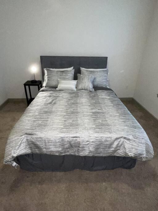 Downtown Living 1Br W/ Free Parking Garage Houston Exterior photo