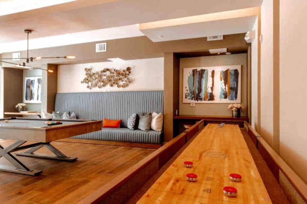 Downtown Living 1Br W/ Free Parking Garage Houston Exterior photo