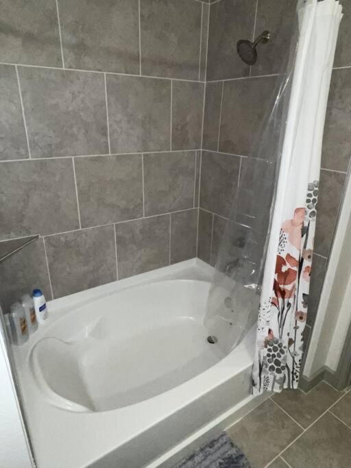 Downtown Living 1Br W/ Free Parking Garage Houston Exterior photo
