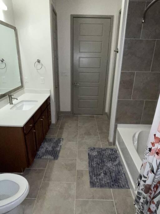 Downtown Living 1Br W/ Free Parking Garage Houston Exterior photo