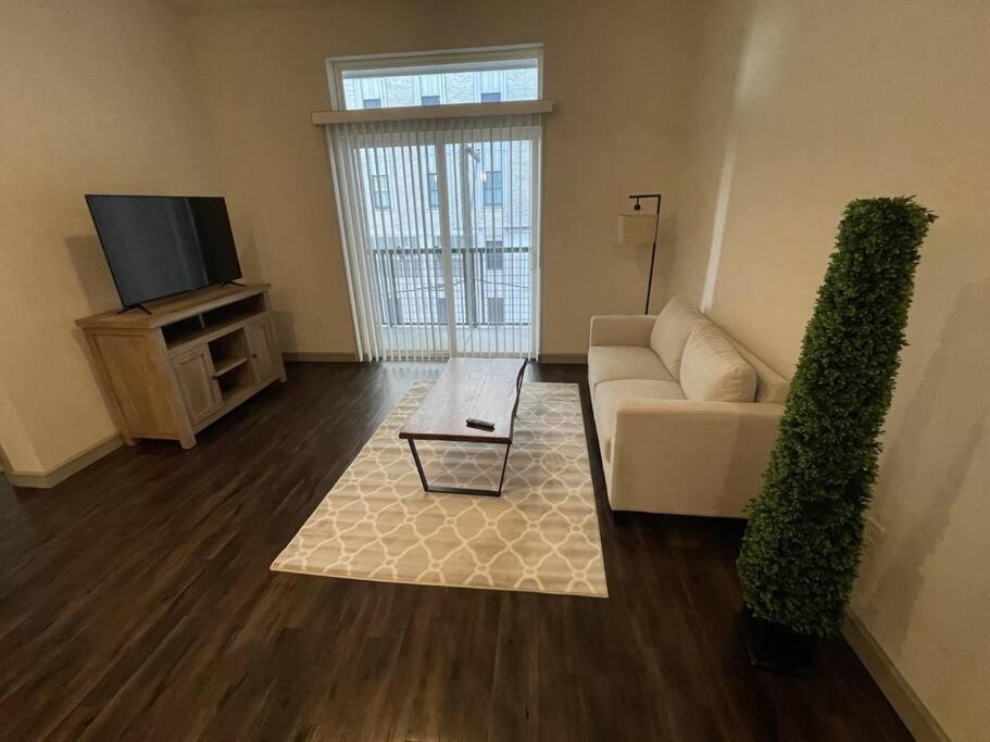 Downtown Living 1Br W/ Free Parking Garage Houston Exterior photo