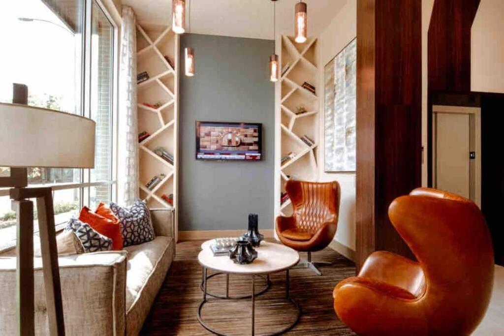 Downtown Living 1Br W/ Free Parking Garage Houston Exterior photo