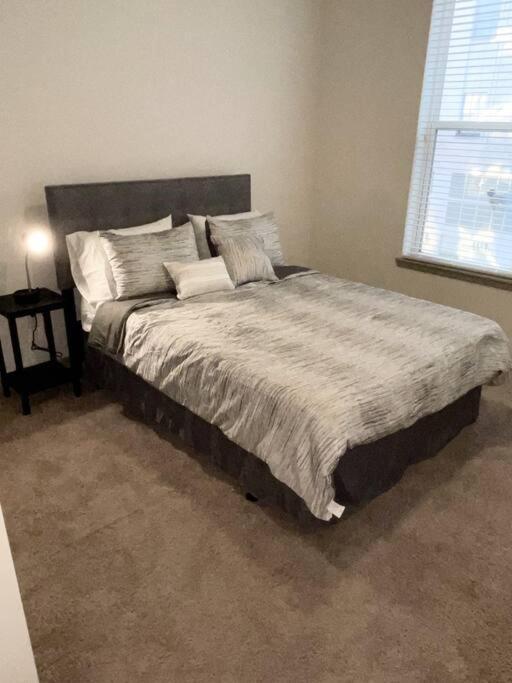 Downtown Living 1Br W/ Free Parking Garage Houston Exterior photo
