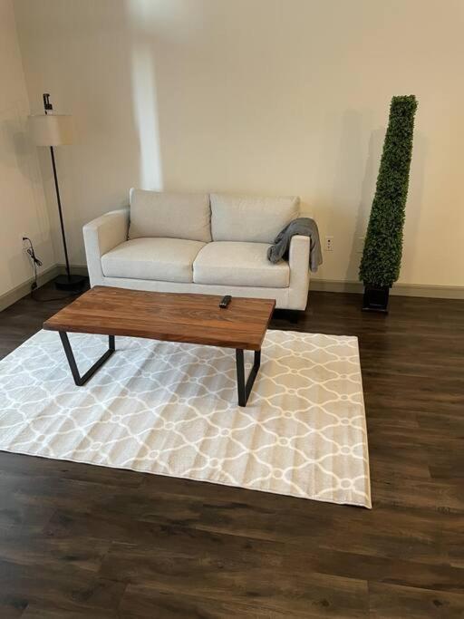 Downtown Living 1Br W/ Free Parking Garage Houston Exterior photo