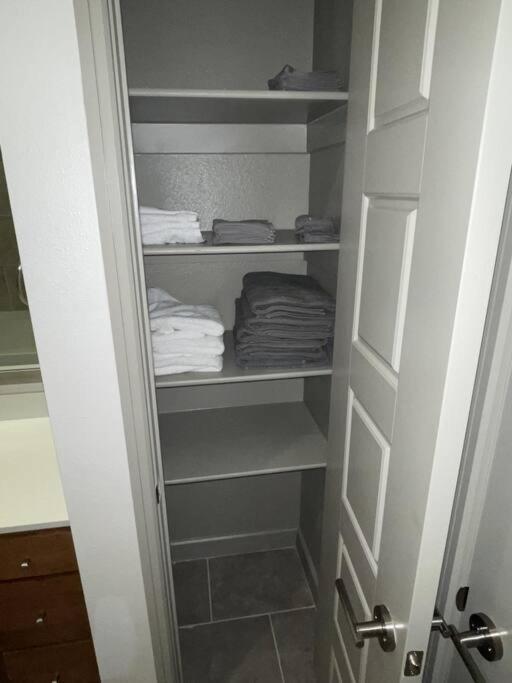 Downtown Living 1Br W/ Free Parking Garage Houston Exterior photo